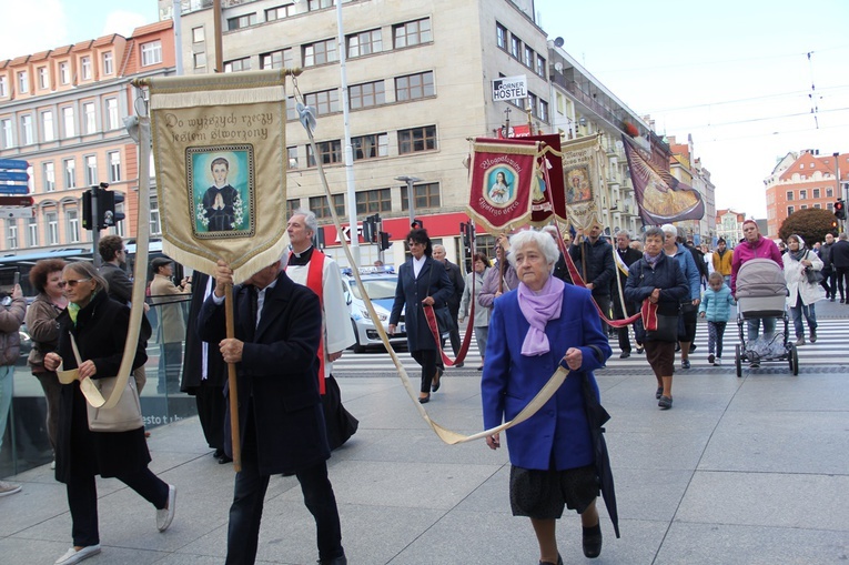 Za św. Stanisławem i św. Dorotą