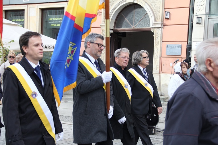 Za św. Stanisławem i św. Dorotą