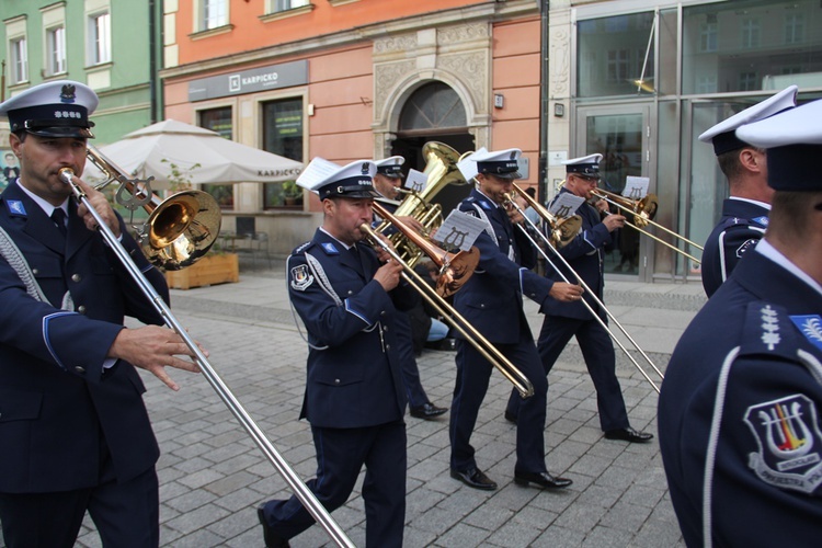 Za św. Stanisławem i św. Dorotą