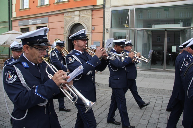 Za św. Stanisławem i św. Dorotą