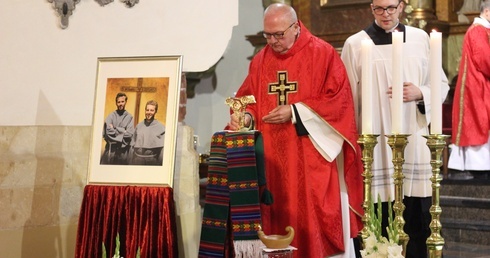 Wprowadzenie relikwii do katedry