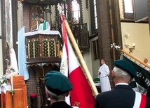 Wydarzeniu towarzyszyły poczty sztandarowe. 