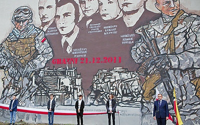 Dzieło znajduje się na ścianie budynku przy ul. gen. Hallera 22.
