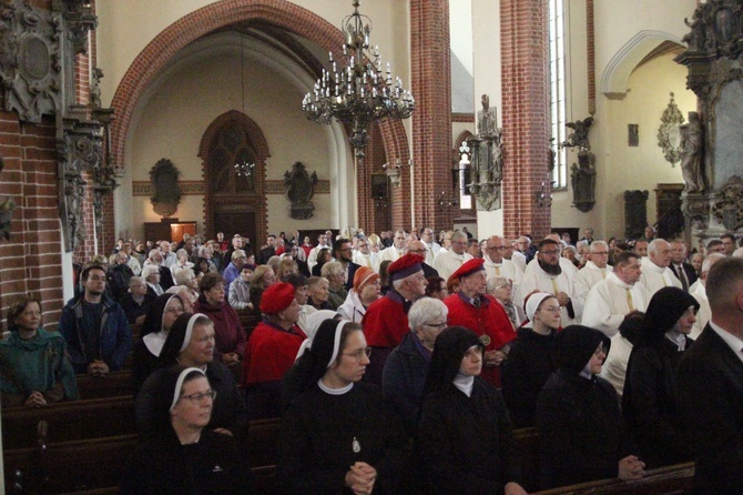 Święto i poświęcenie ołtarza