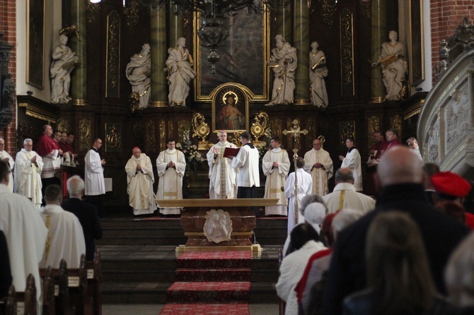 Święto i poświęcenie ołtarza