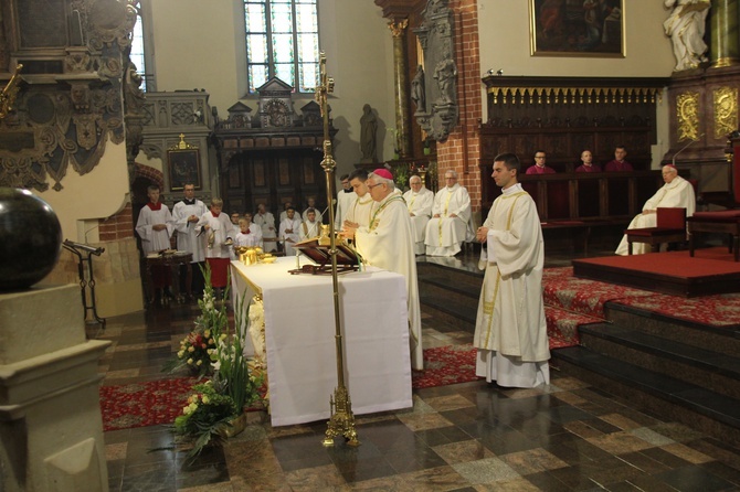 Święto i poświęcenie ołtarza