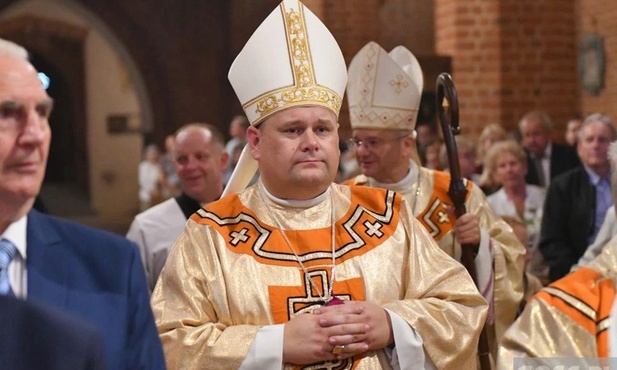 Napijecie się kawy albo herbaty z biskupem?