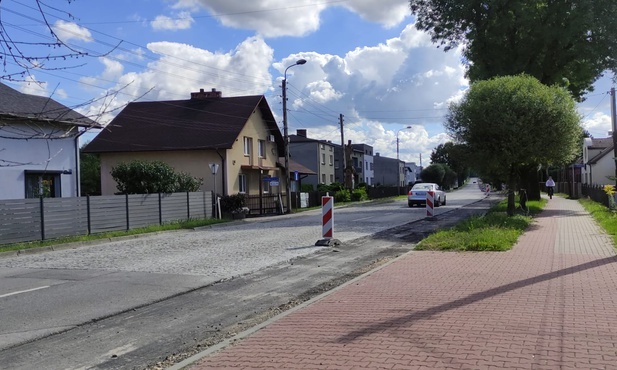Bieruń. Remontowana ul. Krakowska wciąż niebezpieczna i głośna. Konieczne poprawki