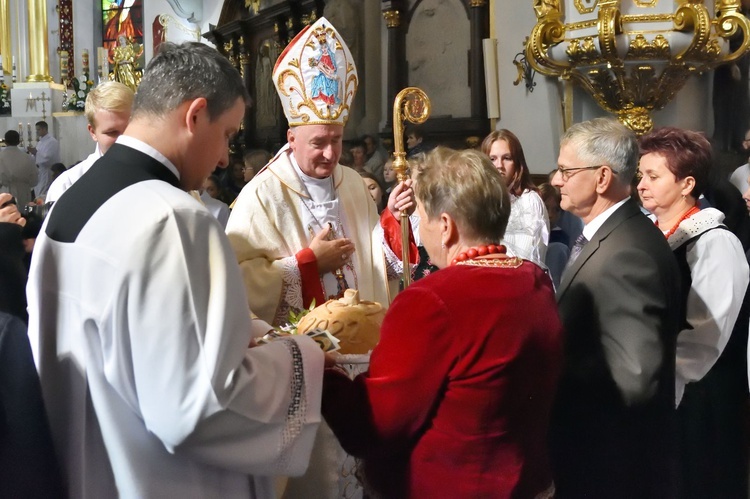 Limanowa - centralna uroczystość: powitanie pielgrzymów