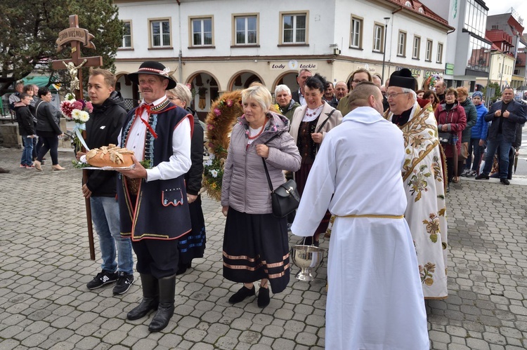 Limanowa - centralna uroczystość: powitanie pielgrzymów