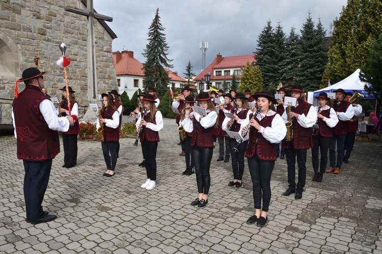 Limanowa - centralna uroczystość: powitanie pielgrzymów