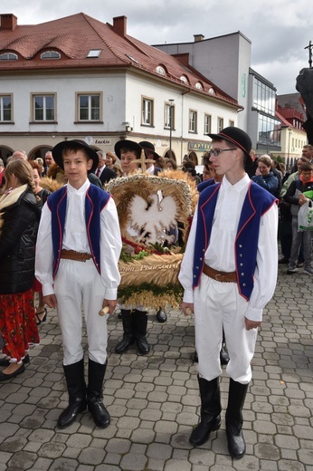 Limanowa - centralna uroczystość: powitanie pielgrzymów