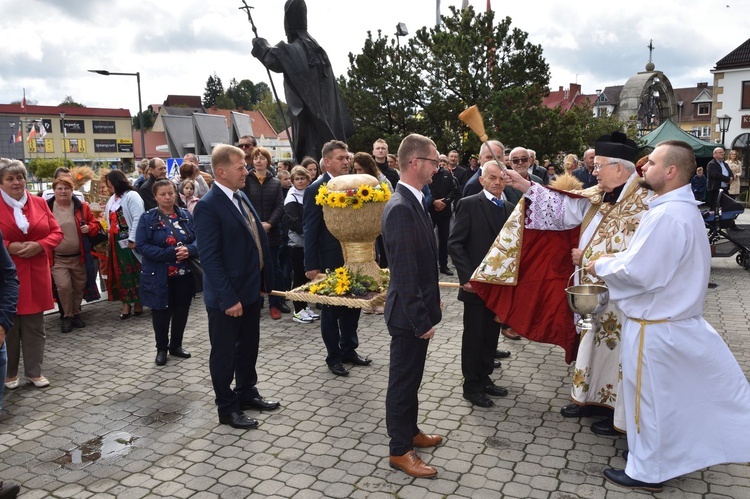 Limanowa - centralna uroczystość: powitanie pielgrzymów