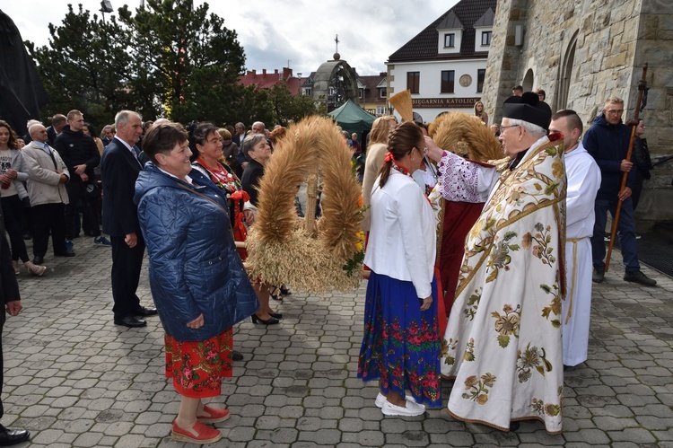 Limanowa - centralna uroczystość: powitanie pielgrzymów