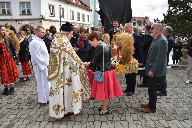 Limanowa - centralna uroczystość: powitanie pielgrzymów