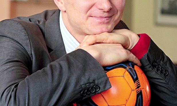 – Posługa przy ołtarzu  i pasja do piłki nożnej niejako przeprowadziły mnie  przez różne trudności  i zakręty życiowe – podkreśla Marek Wleciałowski