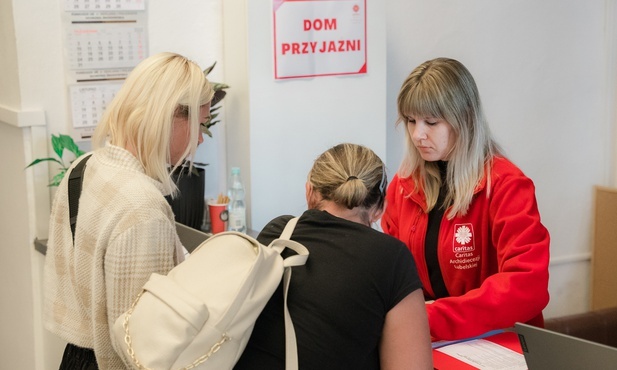 Kompleksowa pomoc dla uchodźców w centrach utworzonych przez Caritas