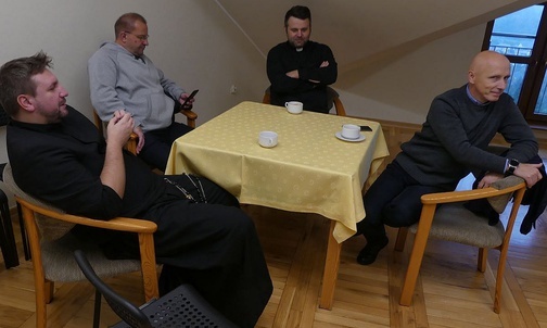 Księża - duszpasterze sportowców z całej Polski na rekolekcjach w Brennej.