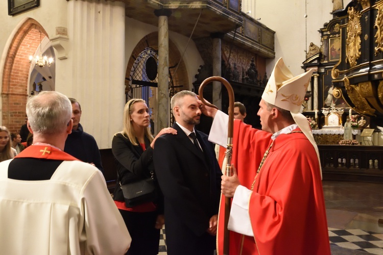 W archikatedrze oliwskiej bierzmowanie dorosłych