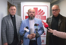 	Od lewej: ks. Karol Piłat, ks. Damian Drabikowski i Andrzej Anasiak. 