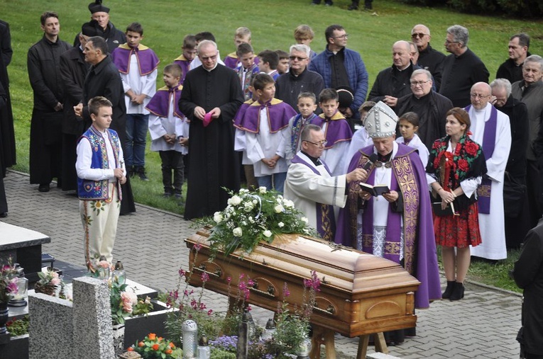 Sromowce Niżne. Ostatnie pożegnanie śp. ks. Czesława Jakóbczyka