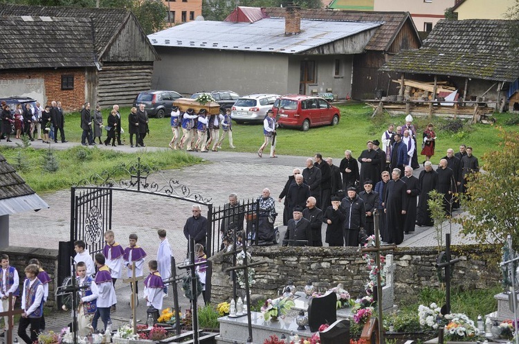 Sromowce Niżne. Ostatnie pożegnanie śp. ks. Czesława Jakóbczyka