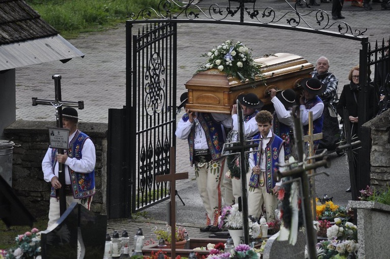 Sromowce Niżne. Ostatnie pożegnanie śp. ks. Czesława Jakóbczyka