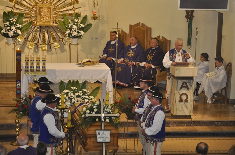 Sromowce Niżne. Ostatnie pożegnanie śp. ks. Czesława Jakóbczyka
