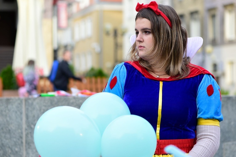 Olsztyn. Studniówka Szlachetnej Paczki