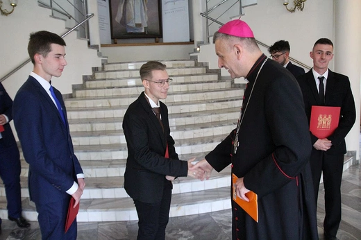 Siedmiu nowych kleryków diecezji bielsko-żywieckiej odebrało suscepty - 2022