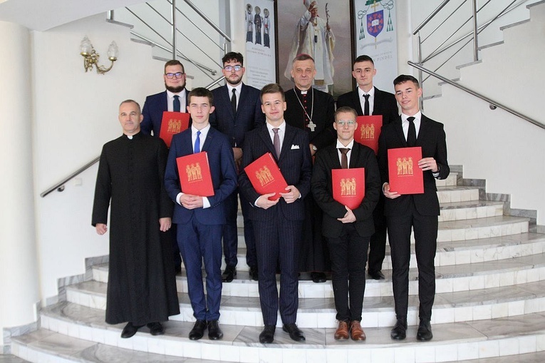 Siedmiu nowych kleryków diecezji bielsko-żywieckiej odebrało suscepty - 2022