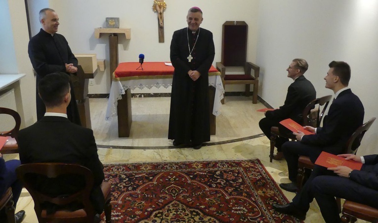 Siedmiu nowych kleryków diecezji bielsko-żywieckiej odebrało suscepty - 2022