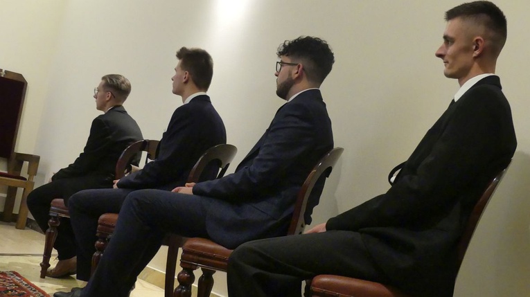 Siedmiu nowych kleryków diecezji bielsko-żywieckiej odebrało suscepty - 2022