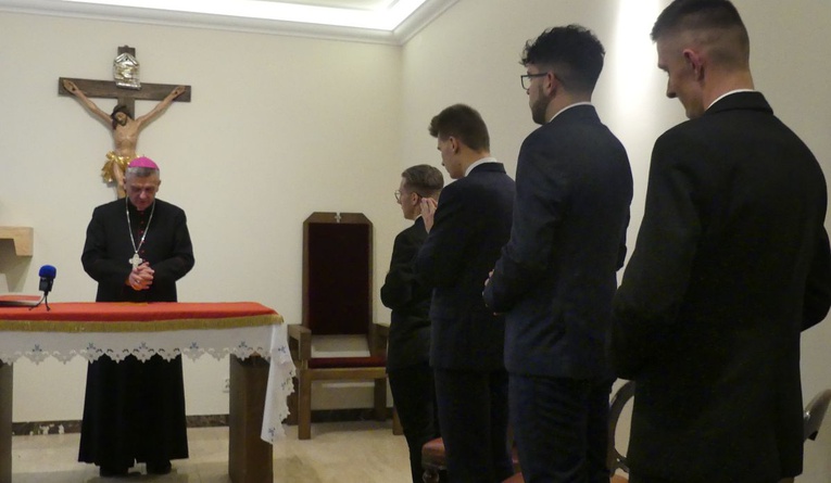 Siedmiu nowych kleryków diecezji bielsko-żywieckiej odebrało suscepty - 2022