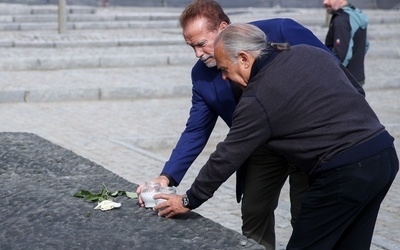 Arnold Schwarzenegger w Auschwitz 