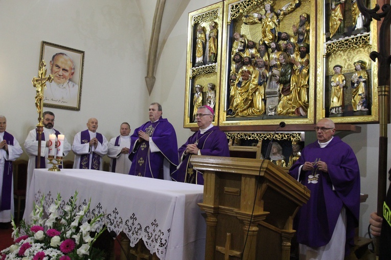 Pogrzeb ks. Stanisława Kałużnego