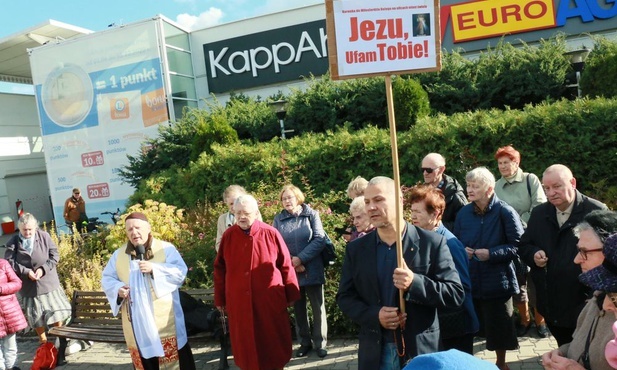 Od kilku lat jednym z miejsc modlitwy jest rondo przy ulicy Zana.