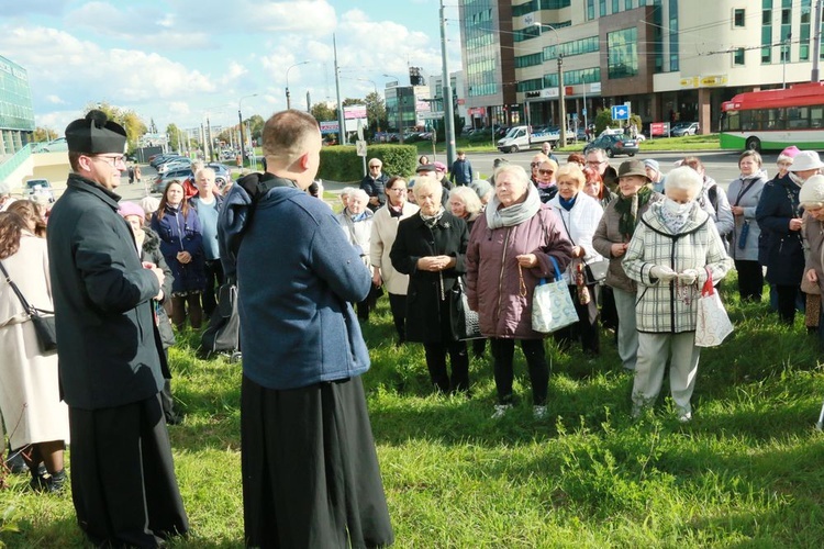 Koronka na ulicach miast