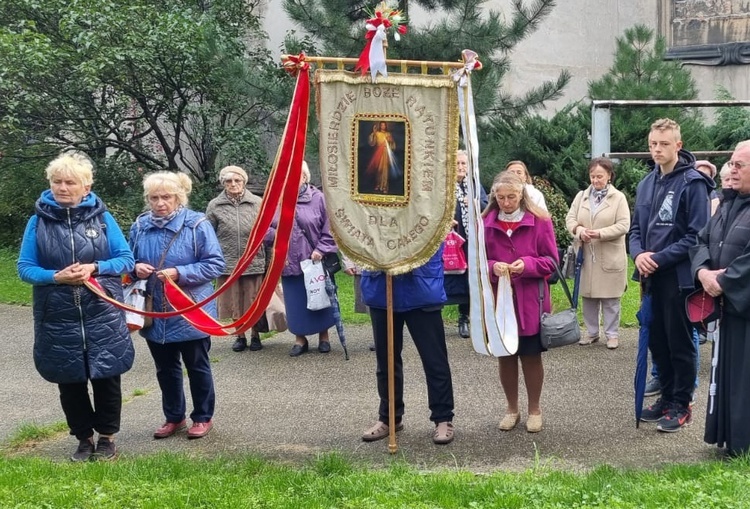 Koronka na ulicach miast świata 