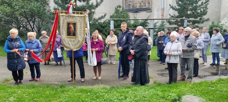 Koronka na ulicach miast świata 