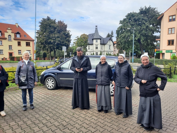 Koronka na ulicach miast świata 