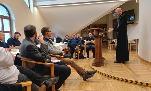 Abp Galbas do księży: Poświęcajmy czas konkretnemu człowiekowi  