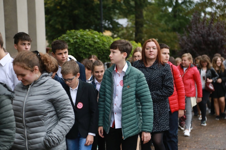 Olesno. Nadanie szkole im. bł. kard Stefana Wyszyńskiego 