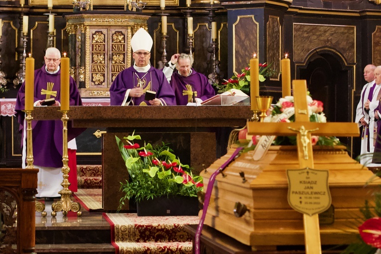 Pogrzeb śp. ks. prał. Jana Paszulewicza