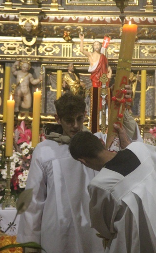 Zabytkowy kościół, Eucharystia i Droga Światła