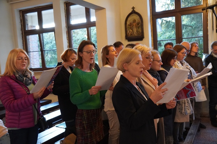 Wprowadzenie relikwii św. Jana Pawła II do parafii we Wrocławiu-Strachocinie