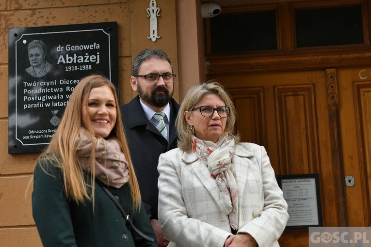 Świebodzin. Tablica poświęcona twórczyni diecezjalnego poradnictwa rodzinnego 
