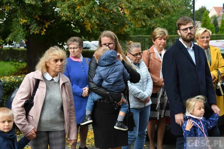 Świebodzin. Tablica poświęcona twórczyni diecezjalnego poradnictwa rodzinnego 