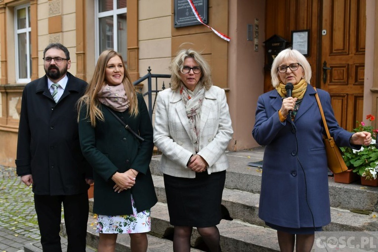 Świebodzin. Tablica poświęcona twórczyni diecezjalnego poradnictwa rodzinnego 