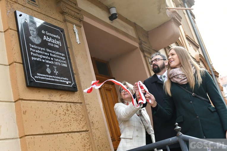 Świebodzin. Tablica poświęcona twórczyni diecezjalnego poradnictwa rodzinnego 